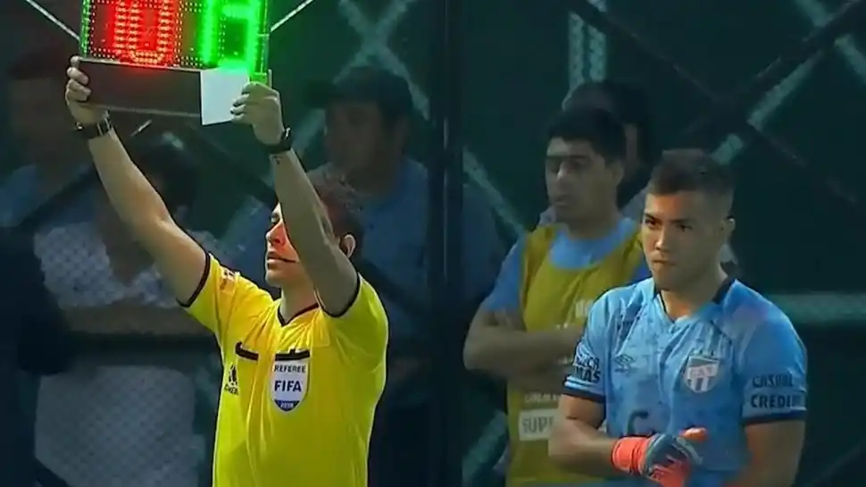 DEBUT COPERO. Franco Pizzicanella ingresó en el partido frente a Libertad de Paraguay en la Libertadores  por la expulsión de Alejandro “Oso” Sánchez.