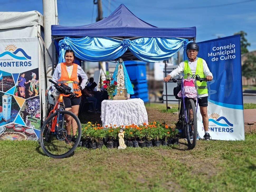 ODISEA. Abuelo y nieta unen las provincias de Tucumán y Catamarca en un recorrido de 200 kilómetros.