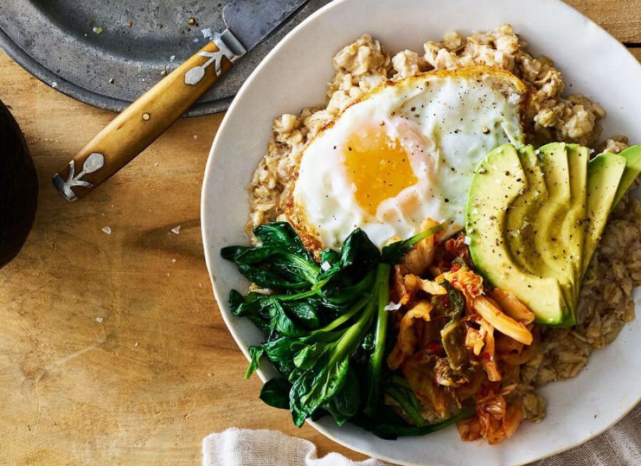 Tostado de avena y palta para desayunar y empezar el día con energías