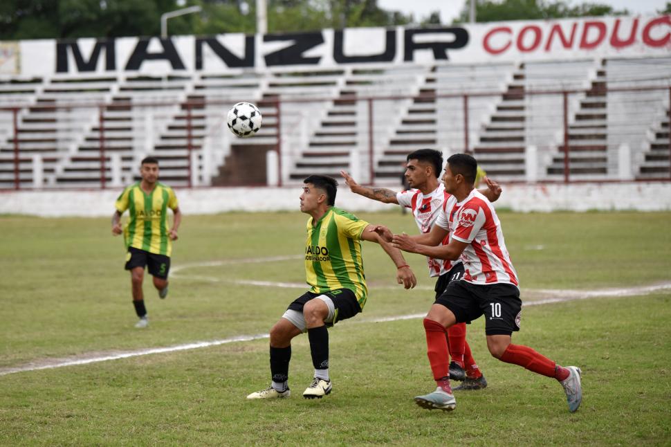 LUCHA. Ateneo golpeó primero, y se quedó con la clasificación.