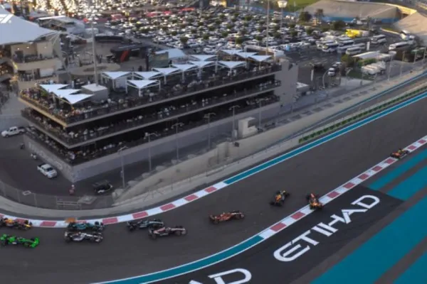 Colapinto se quedó afuera porque el Williams perdió rendimiento tras el choque desde atrás de Piastri que festejó el título de equipos con McLaren