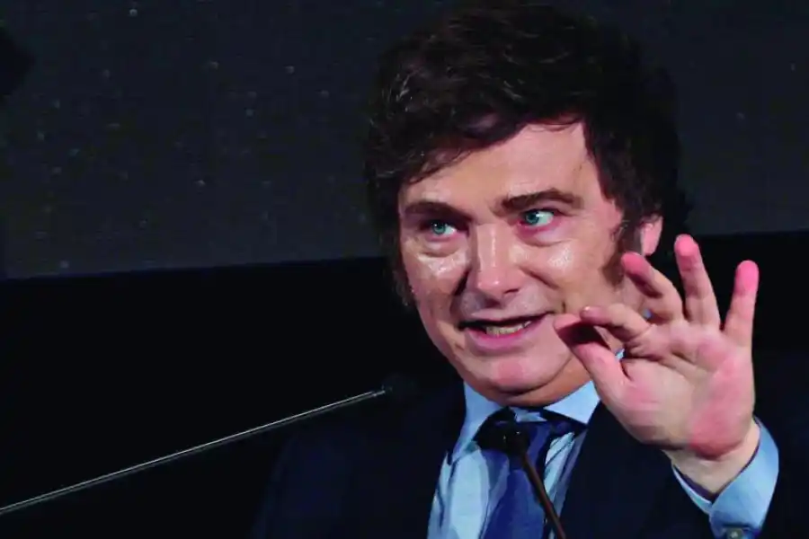 PRIMER ANIVERSARIO. El presidente Milei tiene previsto brindar un discurso por cadena nacional este martes. afp