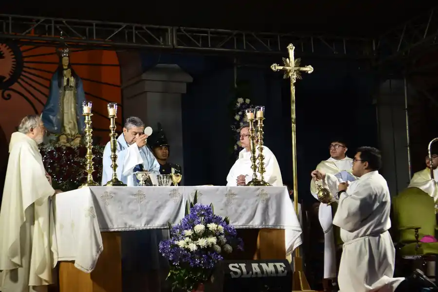 CEREMONIA. Antonio Díaz, Arzobispo de Concepción, celebró la misa.