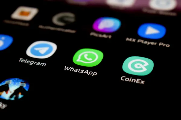 Cuáles son las aplicaciones cuya descarga hace que WhatsApp bloquee tu cuenta