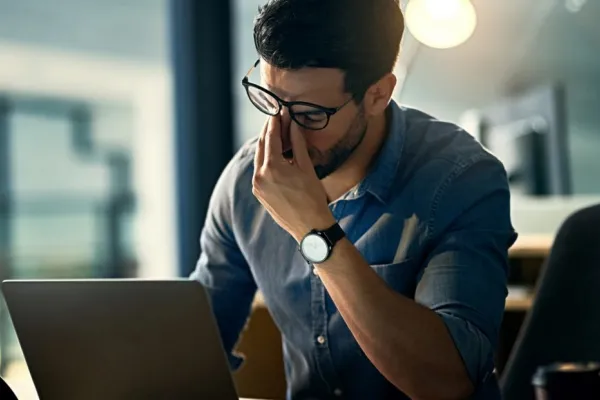 Esta es la razón por la que podrías sentirte cansado, triste y con problemas financieros en estos días