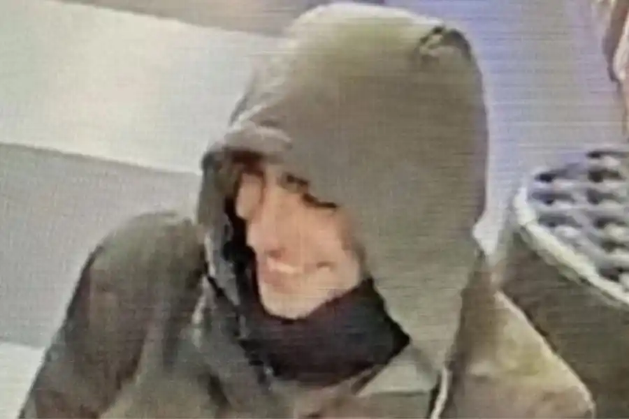 IDENTIKIT. La policía difundió imágenes del presunto asesino y Mangione fue reconocido en pocas horas. / CÁMARA DE SEGURIDAD HOSTAL HII.