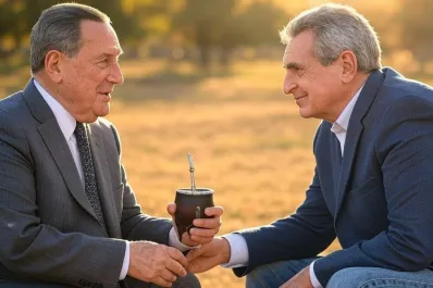 La curiosa imagen creada con IA que compartió Agustín Rossi junto a Perón, tomando mate