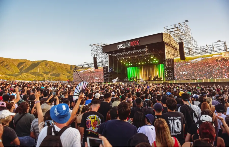 FESTIVAL DE ROCK CORDOBÉS. Con todos los gastos incluidos, vivir la experiencia del Cosquín Rock podría costar alrededor de $ 380.000, sin contar el alojamiento. / INSTAGRAM @cosquinrock
