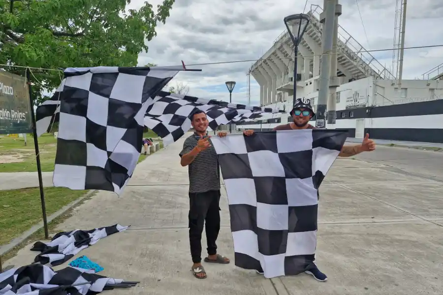 COMPINCHES. Germán Valdez (izquierda) y Francisco Portugal (derecha) se conocieron en las últimas horas, y pegaron buena onda.
