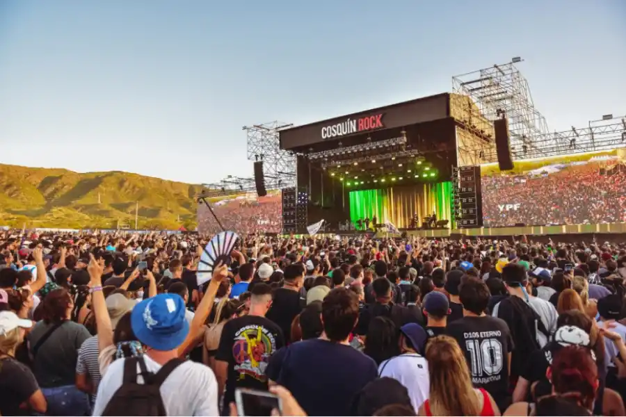 FESTIVAL DE ROCK CORDOBÉS. Con todos los gastos incluidos, vivir la experiencia del Cosquín Rock podría costar alrededor de $ 380.000, sin contar el alojamiento. / INSTAGRAM @cosquinrock