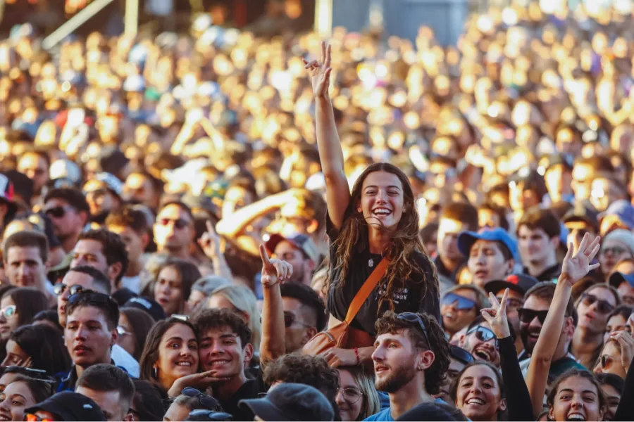 FESTIVALES 2025. Desde el misticismo del Cosquín Rock hasta la diversidad internacional del Lollapalooza y el espíritu renovado del Quilmes Rock, cada evento tiene su propia esencia. / INSTAGRAM @lollapaloozaar