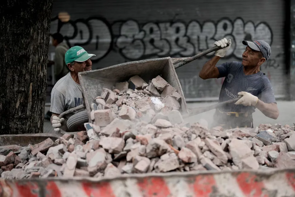 Cuánto debe ganar un albañil por hora y por día en diciembre de 2024