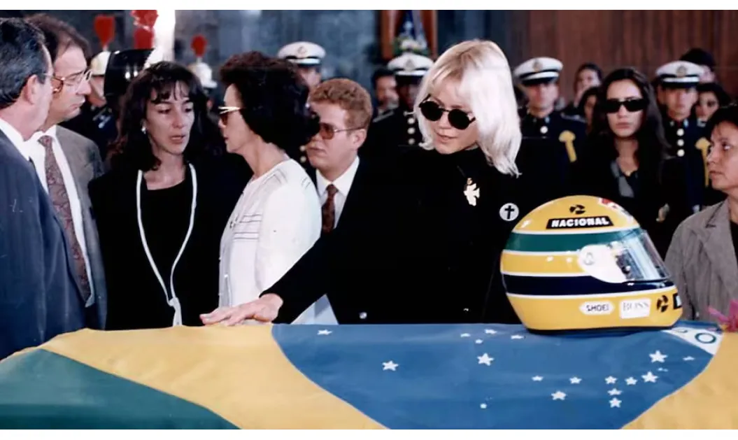 Una novia furiosa, una ex en primera fila y un vestido negro: el escandaloso velorio de Ayrton Senna
