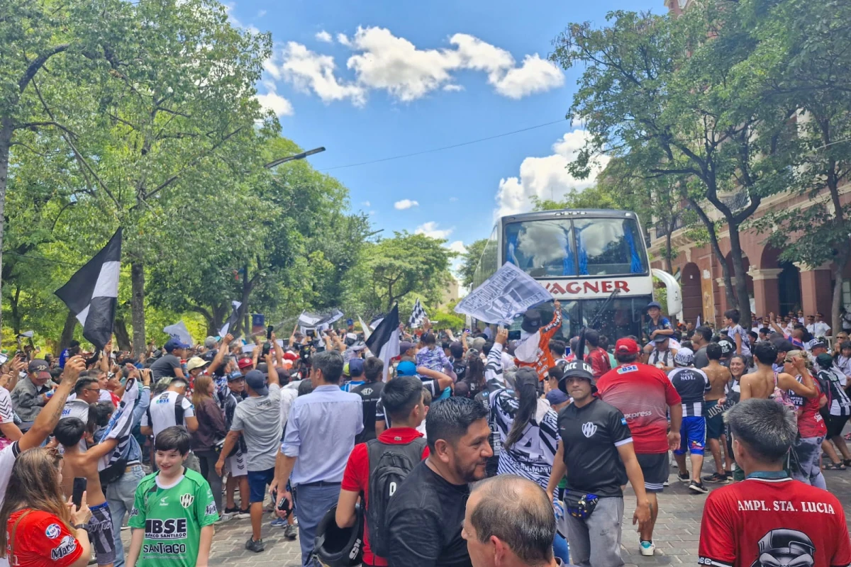 La Plaza Libertad fue una fiesta para recibir a Central Córdoba, campeón de la Copa Argentina