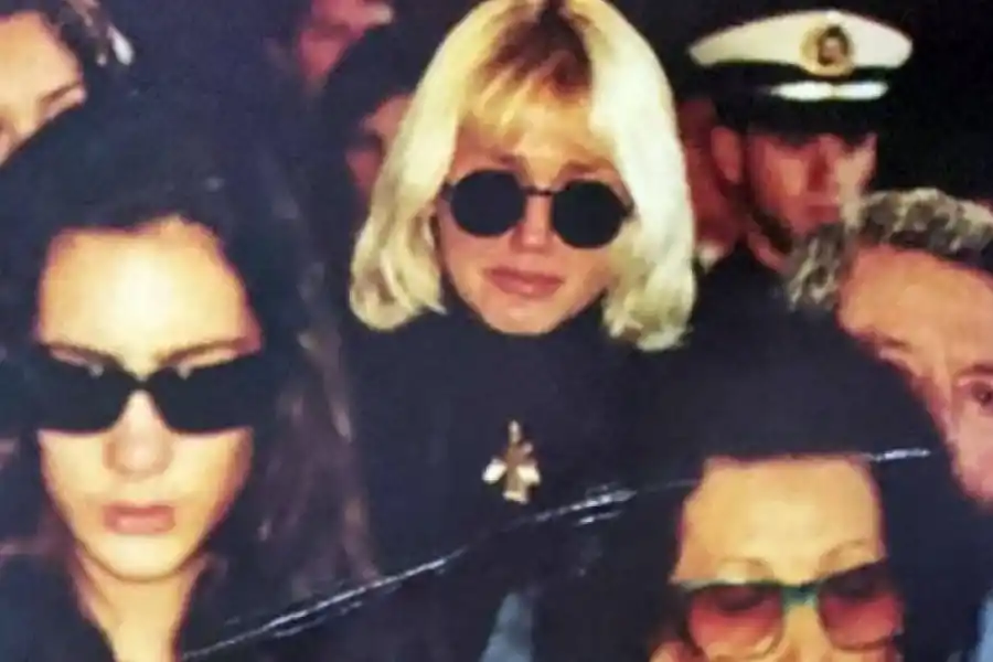 Una novia furiosa, una ex en primera fila y un vestido negro: el escandaloso velorio de Ayrton Senna