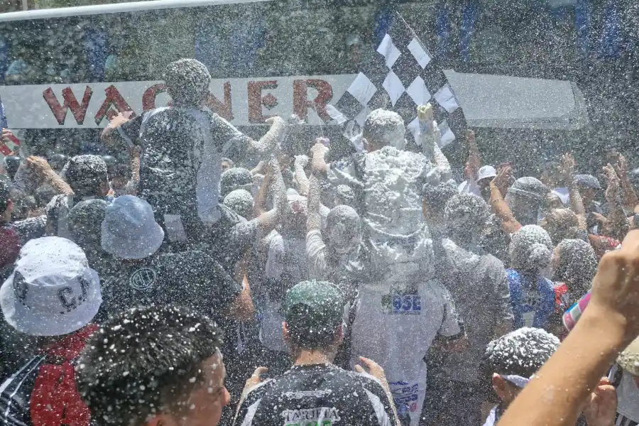La Plaza Libertad fue una fiesta para recibir a Central Córdoba, campeón de la Copa Argentina