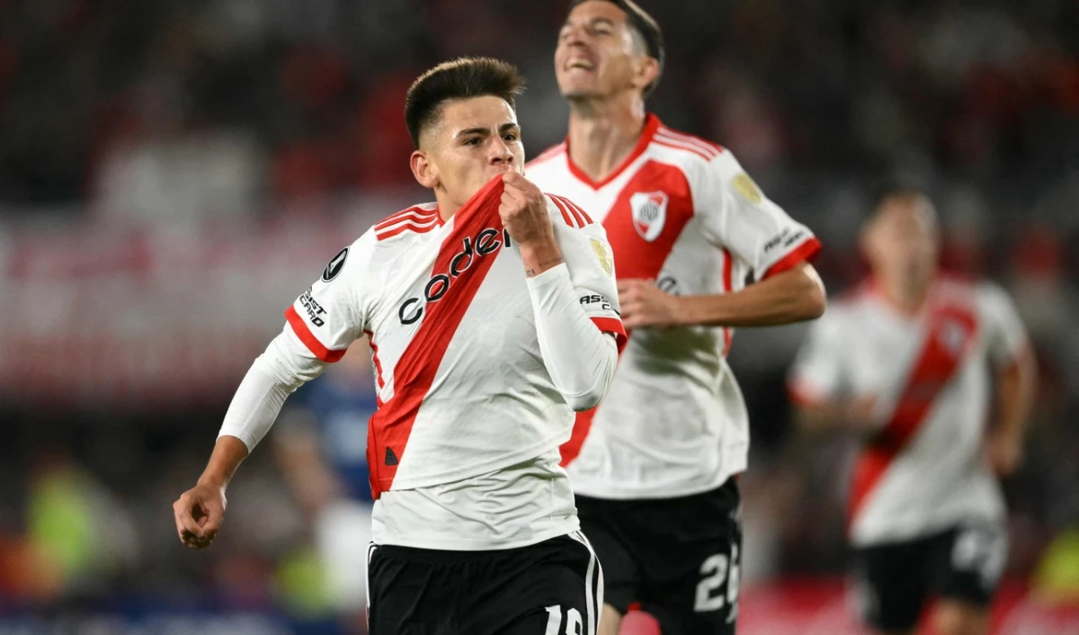 El gran monto que Manchester City deberá abonarle a River en caso de que “Diablito” Echeverri juegue contra Racing