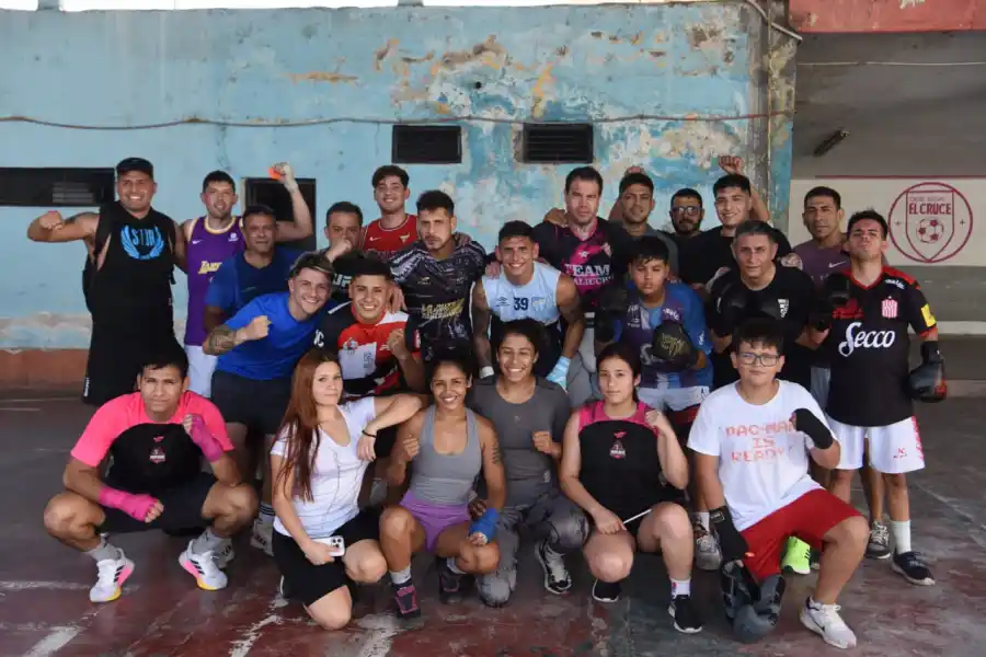 HAY EQUIPO. El plantel completo de Monobox, ultimando detalles para el evento de mañana. Foto: Diego Aráoz - LA GACETA