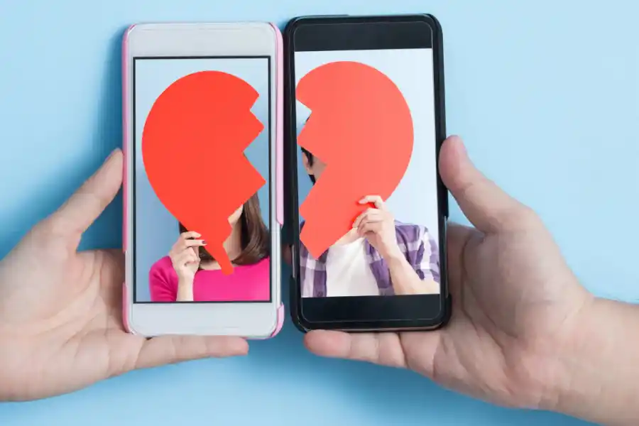 MENOR ACTIVIDAD. El estudio publicado por The Economist asegura que millones de personas dejaron de usar aplicaciones de citas en los últimos años.