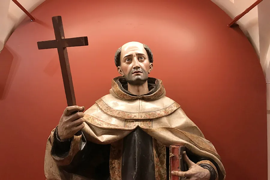 San Juan de la Cruz escribió poemas mientras estuvo en prisión.