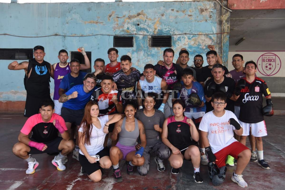 HAY EQUIPO. El plantel completo de Monobox, ultimando detalles para el evento de mañana. Foto: Diego Aráoz - LA GACETA