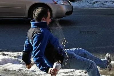 ¿Por qué cuando alguien se cae nos causa tanta risa? La respuesta de la psicología