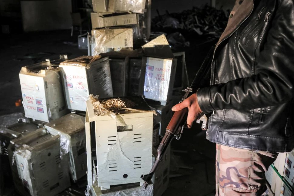 POR MILLONES. Los rebeldes hallaron gran cantidad de pastillas, listas para ser embarcadas, escondidas en cajas de electricidad, en bases militares. afp