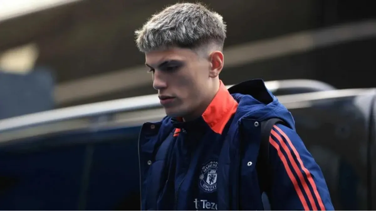 El DT de Manchester United desafectó por “Whatsapp” a Garnacho del clásico frente al City