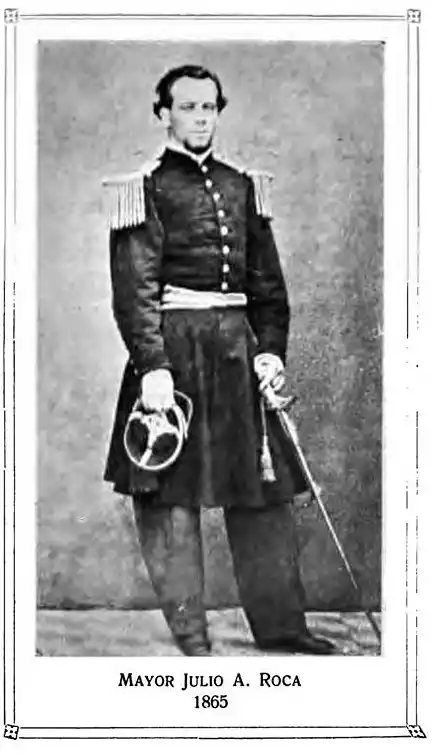 DE UNIFORME MILITAR. El ilustre tucumano posa cuando era mayor en 1865; desde el Ejército forjó su proyección nacional.