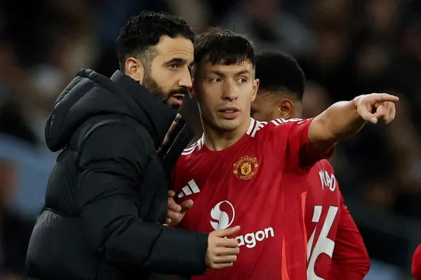 Con una asistencia de Lisandro Martínez, Manchester United venció al City sobre el final del partido