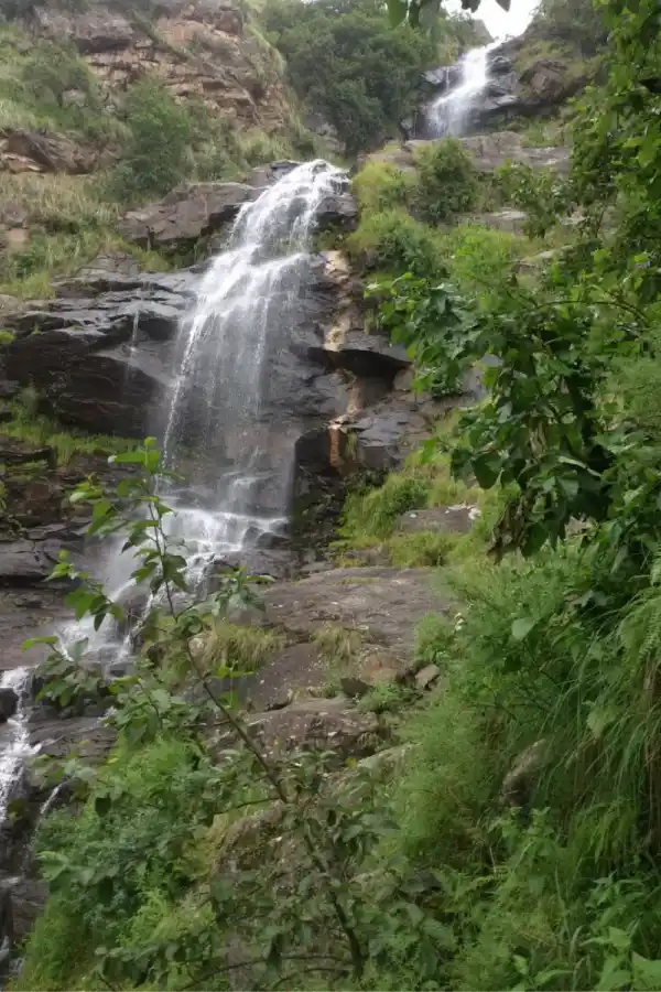 CASCADA. Esta maravilla aguarda al final del sendero de Los Alisos. / LA GACETA