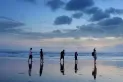 Vacaciones 2025: el pueblo con playa, bosque y atracciones para niños