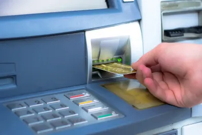 Para evitar que roben tus datos, esto debés hacer en el cajero automático antes de poner la tarjeta