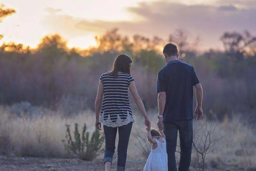 Vacaciones 2025: el pueblo con playa, bosque y atracciones para niños