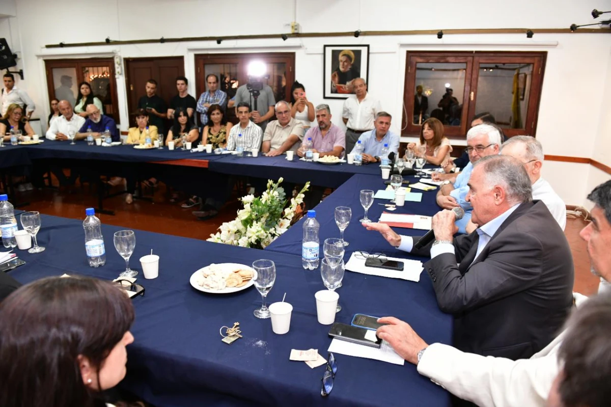 En la Unsta, Jaldo participó en un encuentro multisectorial que promovió el diálogo y la tolerancia