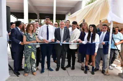 El gobernador inauguró obras en la Escuela Media de Mancopa