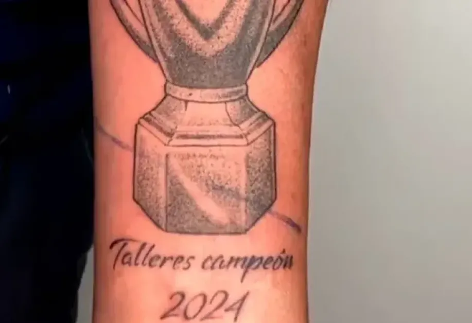 La insólita explicación del hincha de Talleres que se tatuó el trofeo de la Liga Profesional