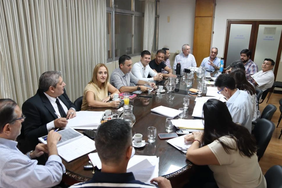 CUARTO INTERMEDIO. Los ediles de cuatro comisiones se reunieron ayer para analizar el servicio de recolección. prensa concejo deliberante