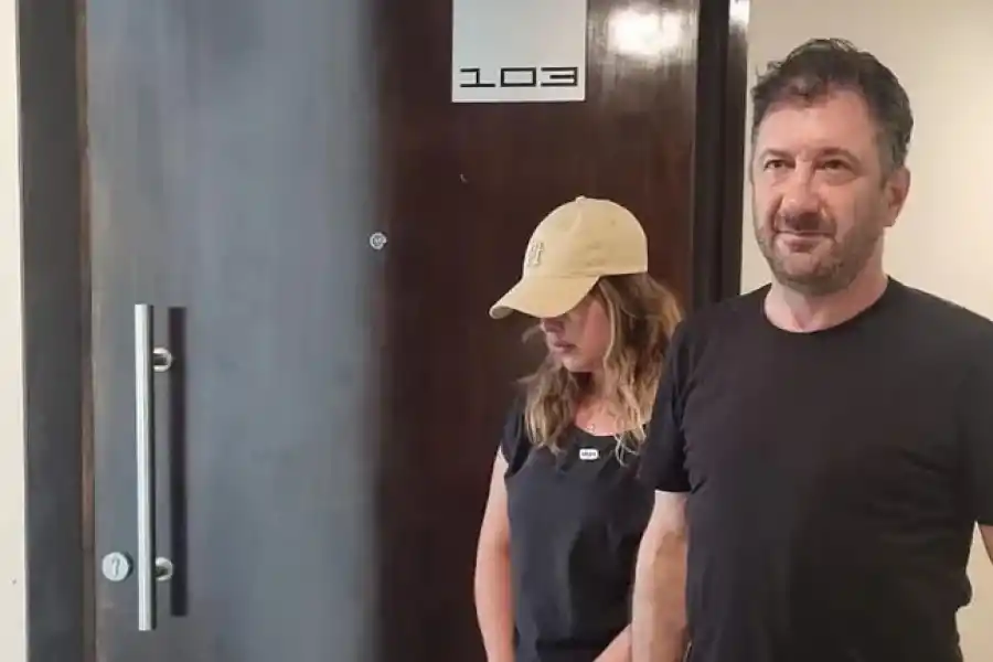 CASTIGO. Kueider cumple prisión preventiva domiciliaria, junto a su secretaria, en la ciudad de Asunción.  