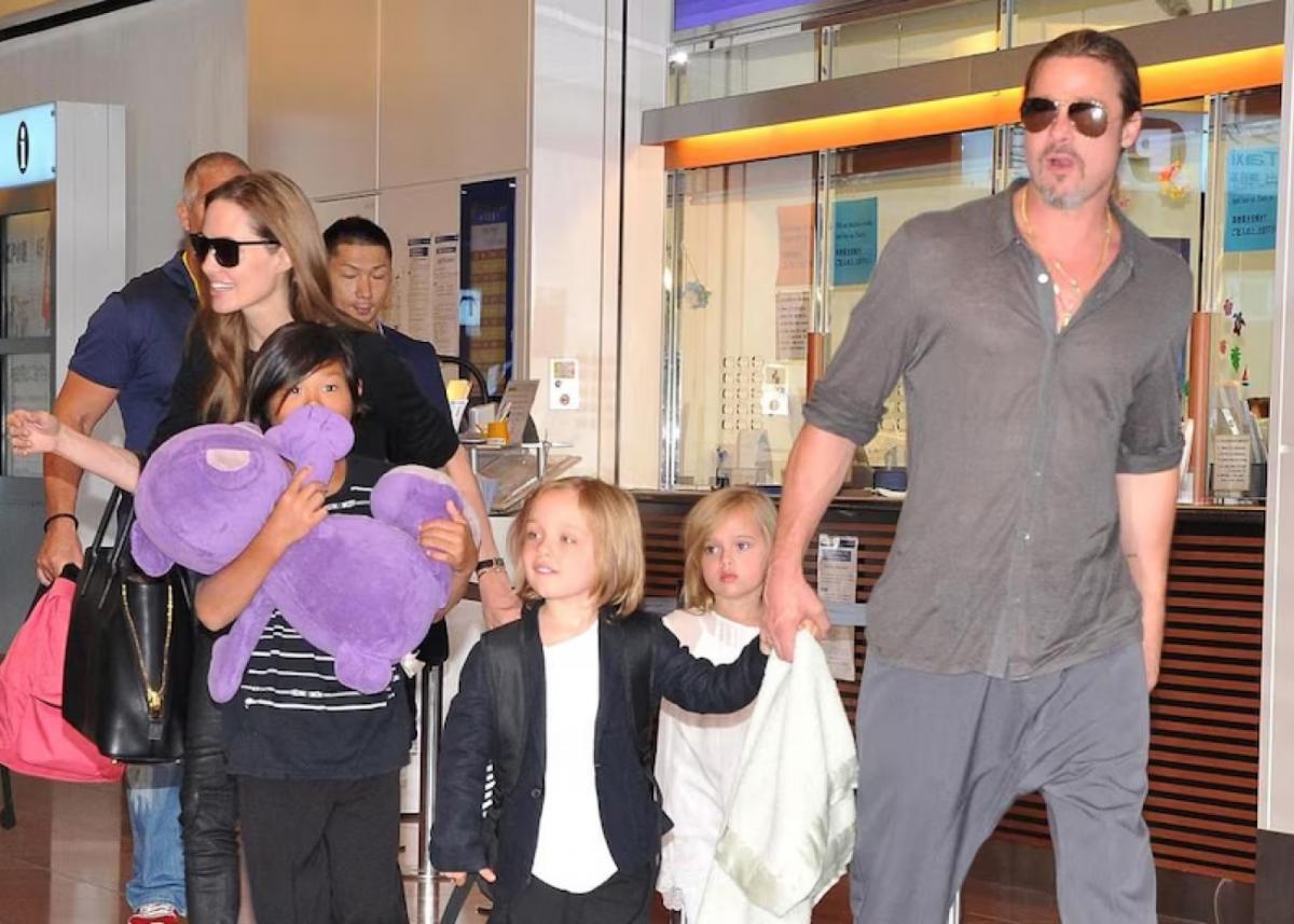 Brad Pitt, Angelina Jolie y algunos de sus hijos