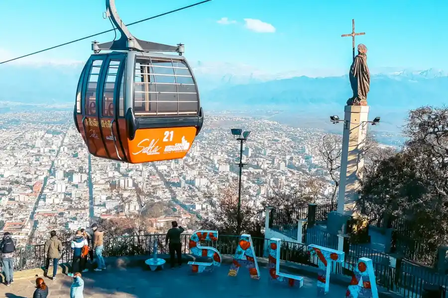 La Ciudad de Salta y su emblemático teleférico.