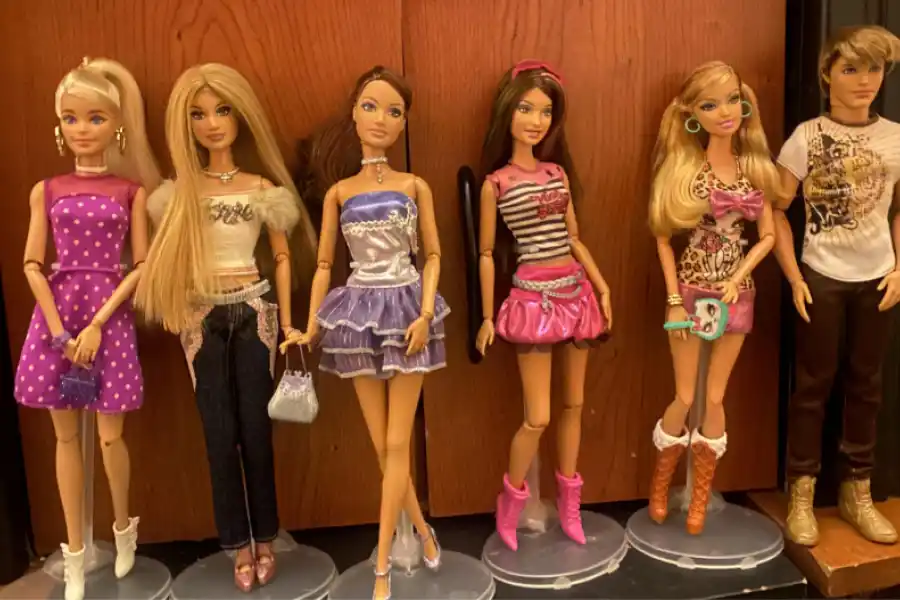 LA MUÑECA QUE LO TENÍA TODO. Cada versión de Barbie permitía soñar con ser lo que quieras ser. / REDDIT.