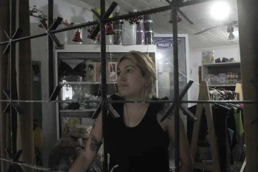 VIVIÓ DE CERCA EL DOLOR. Spassof atiende en un drugstore y dijo que vio menos hinchas, tras la eliminación en Rosario.