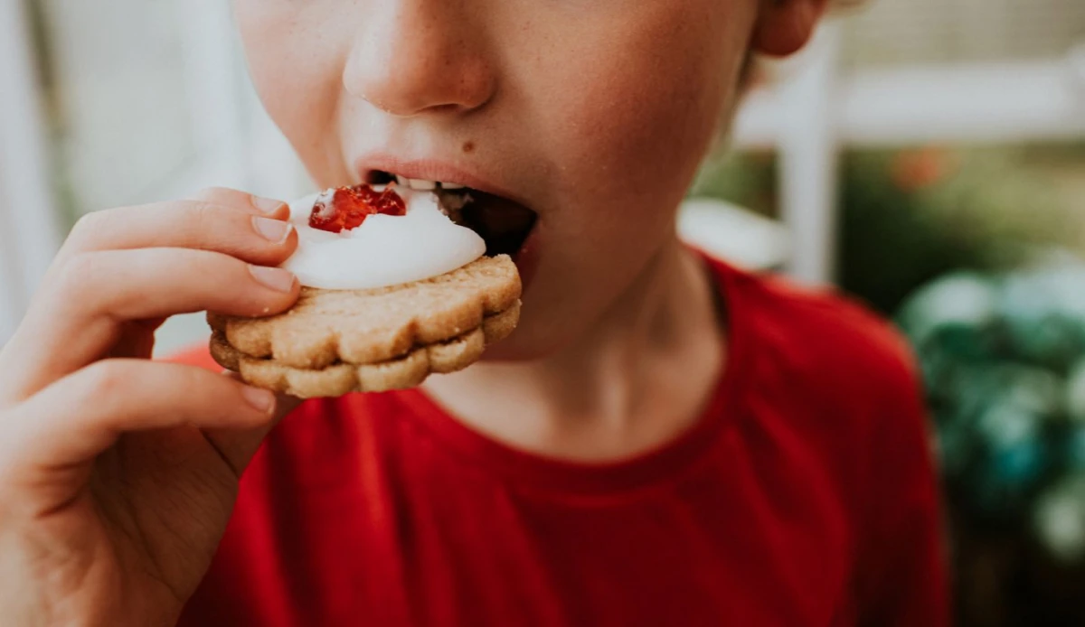 Comer algo dulce ocasionalmente puede ser mejor que restringir el consumo. 