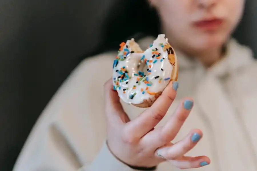 El consumo ocasional de azúcar se ha vinculado con un menor riesgo de enfermedades cardiovasculares. 