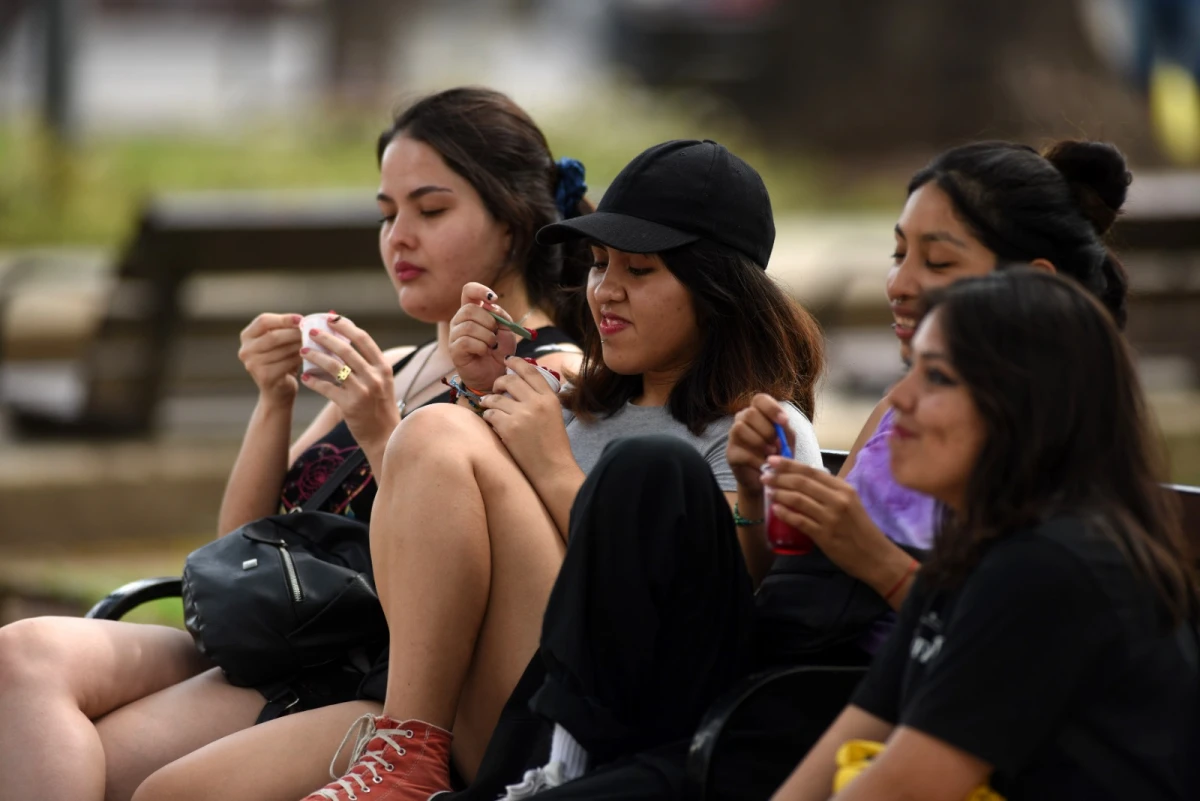 PRIMER DÍA DEL VERANO. El calor se hizo sentir en Tucumán. 