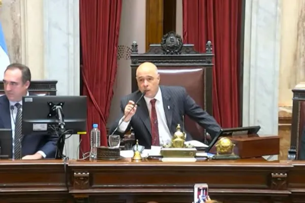 El presidente provisional del Senado se opuso a una suba de sueldo: La gente nos está mirando