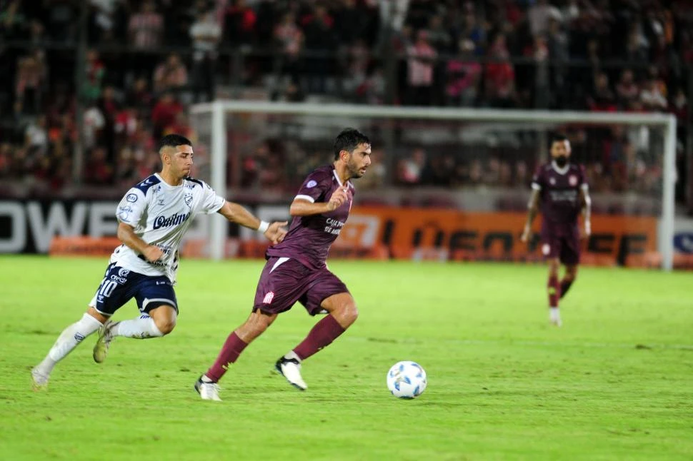 RIVAL COMPLEJO. Quilmes se hizo fuerte en la última visita a la cancha de San Martín y se llevó un punto.