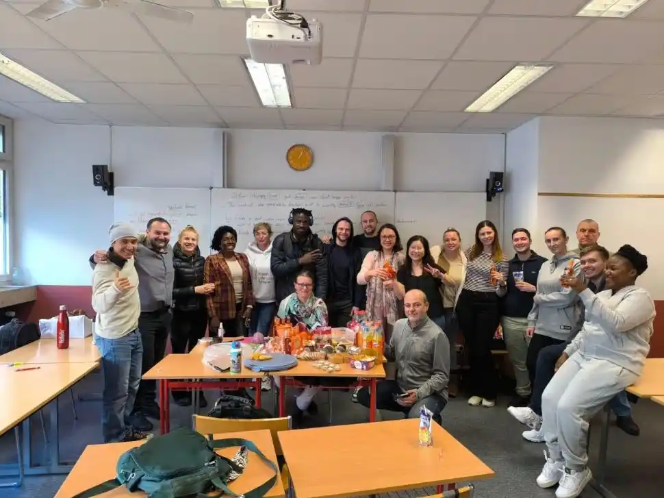 EN LA ESCUELA DE ALEMÁN. Erick Fraszczak asiste a una escuela estatal para aprender el idioma del país germánico.