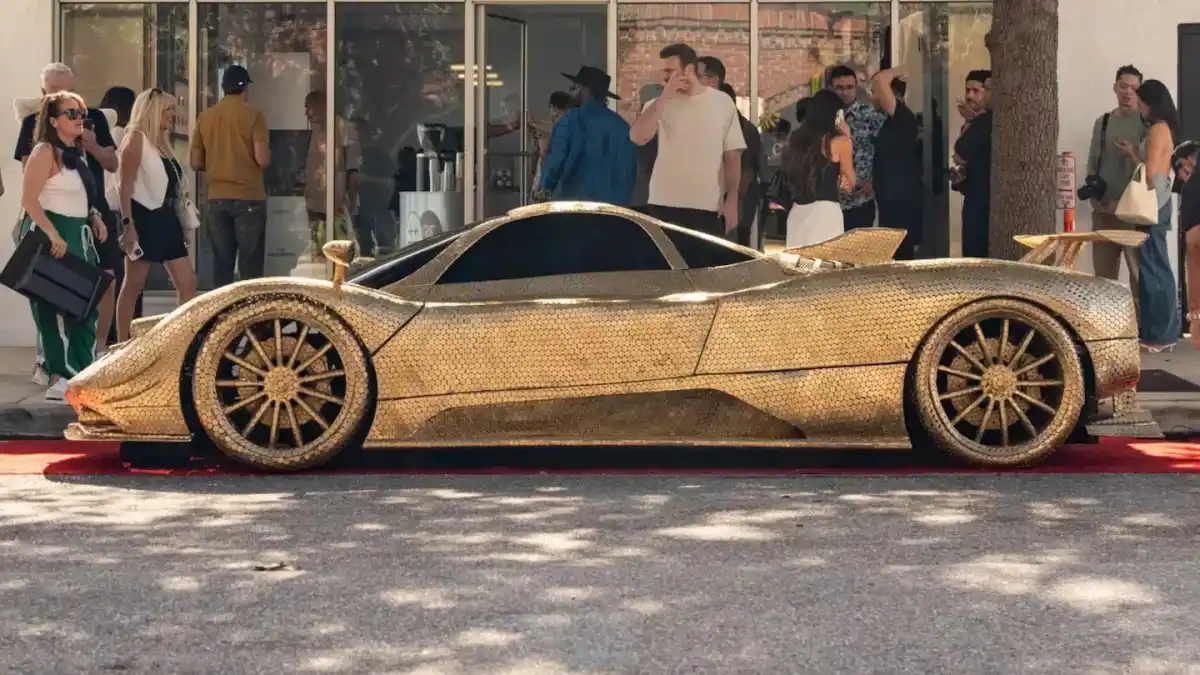 ¡Una verdadera obra de arte! Armó un Pagani Zonda con monedas y le pusieron el rostro de Lionel Messi